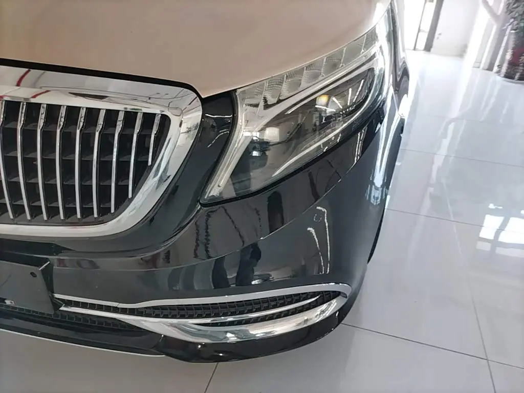 Mercedes-Benz V-Class 2022 — Photo 18/20
