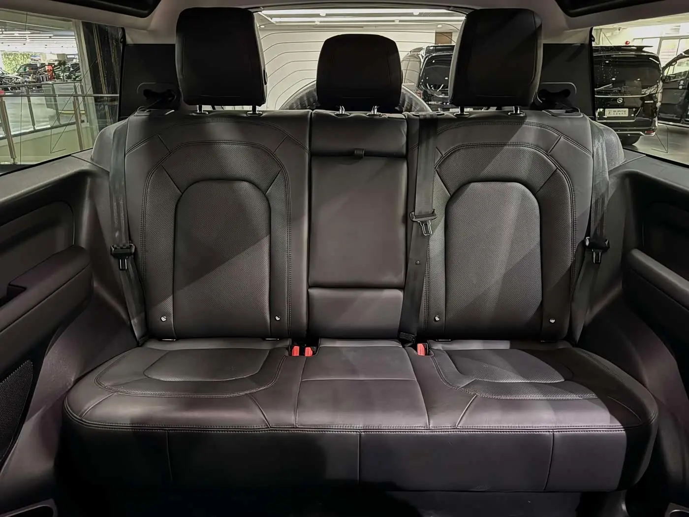 Land Rover Defender 2023 — Фото 10/20
