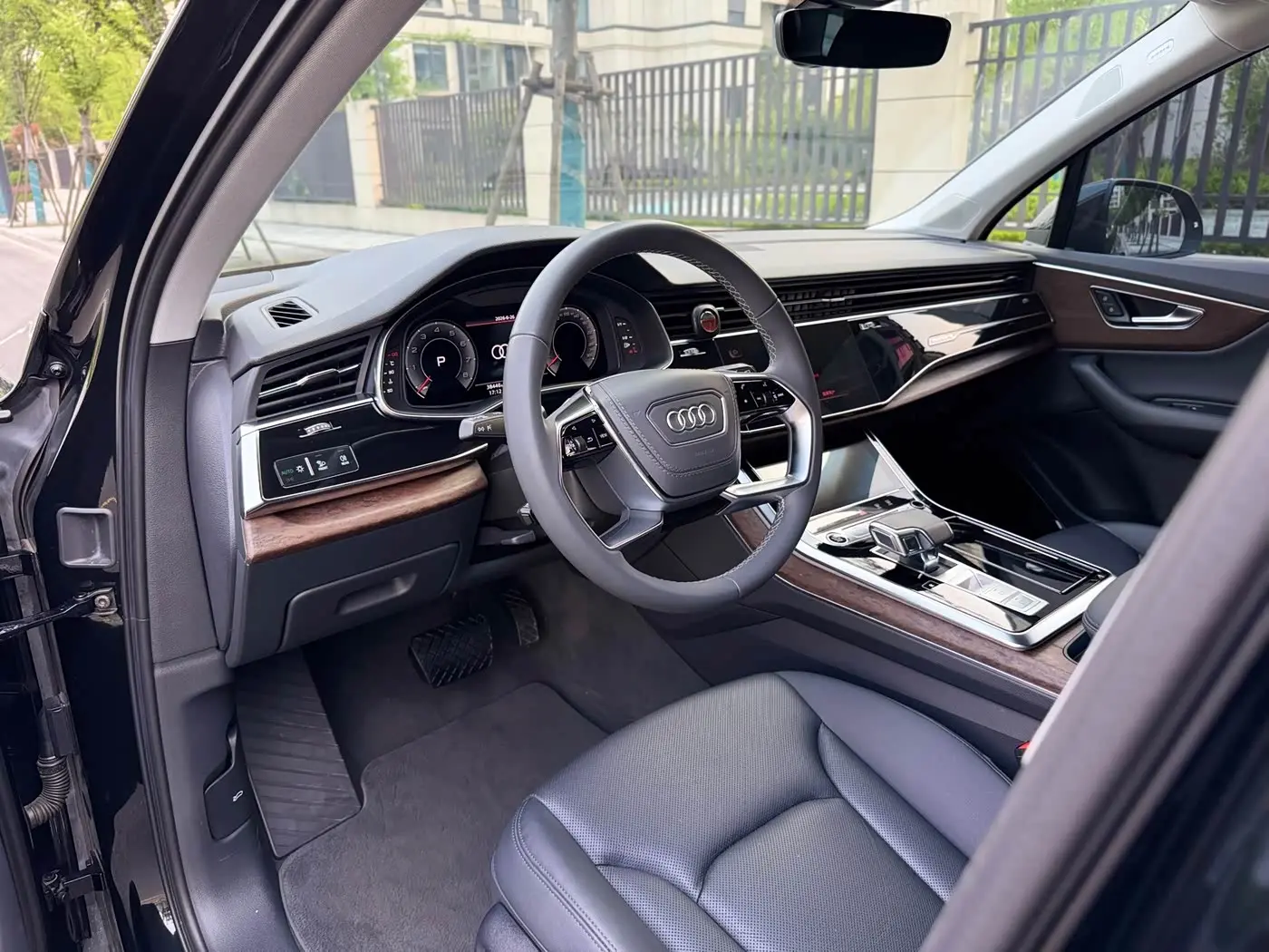 Audi Q7 2023 — Photo 7/16