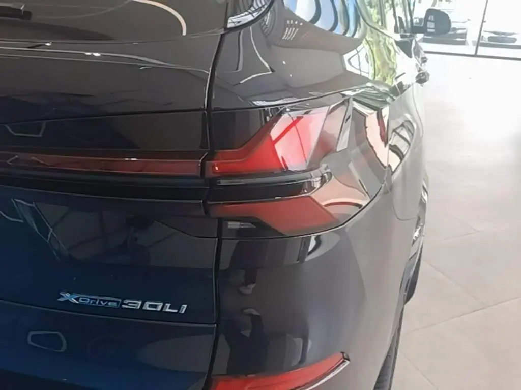 BMW X5 2025 — Photo 8/20