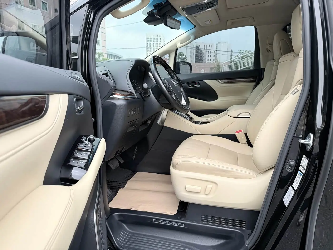 Toyota Alphard 2021 — Photo 7/20