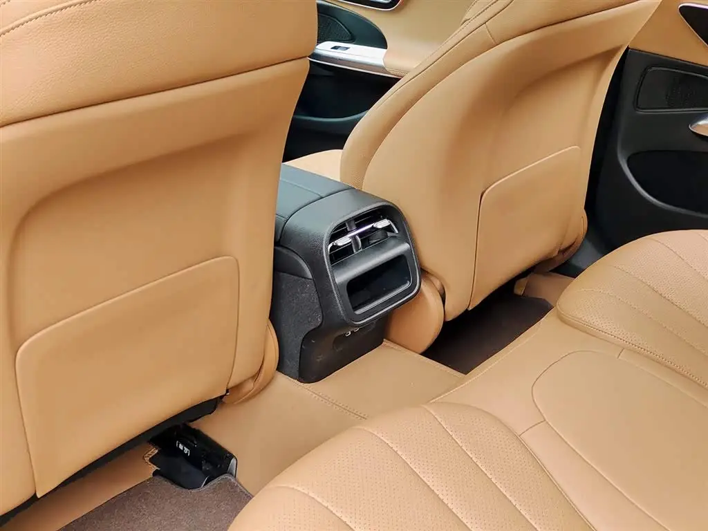 Mercedes-Benz E-Class 2025 — Photo 9/10