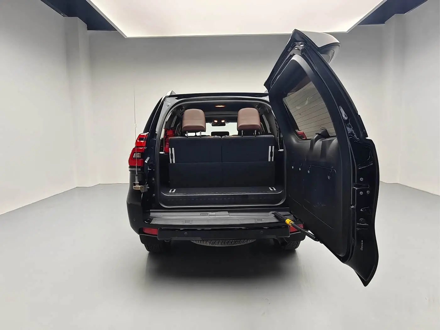 Toyota Prado 2018 — Photo 7/17