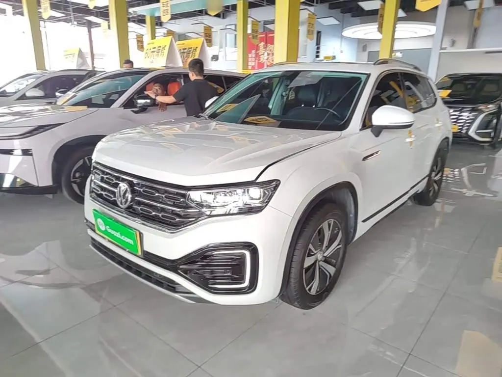 Volkswagen Tayron GTE Plug-in Hybrid 2021 — Фото 1/20
