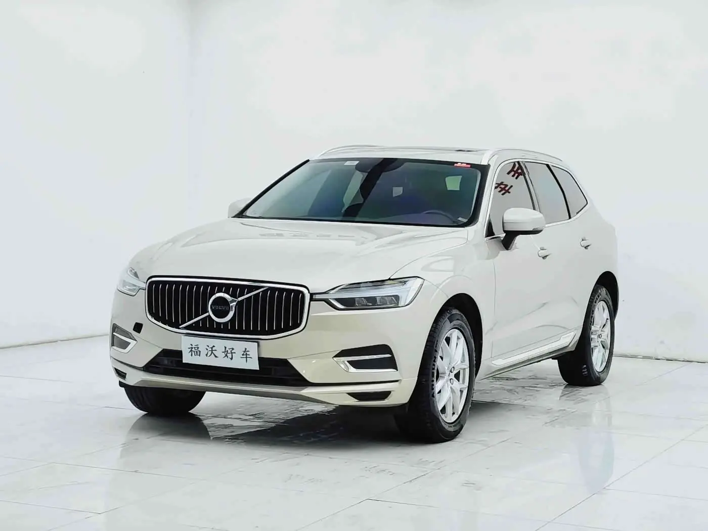 Volvo XC60 2020 — Фото 1/20
