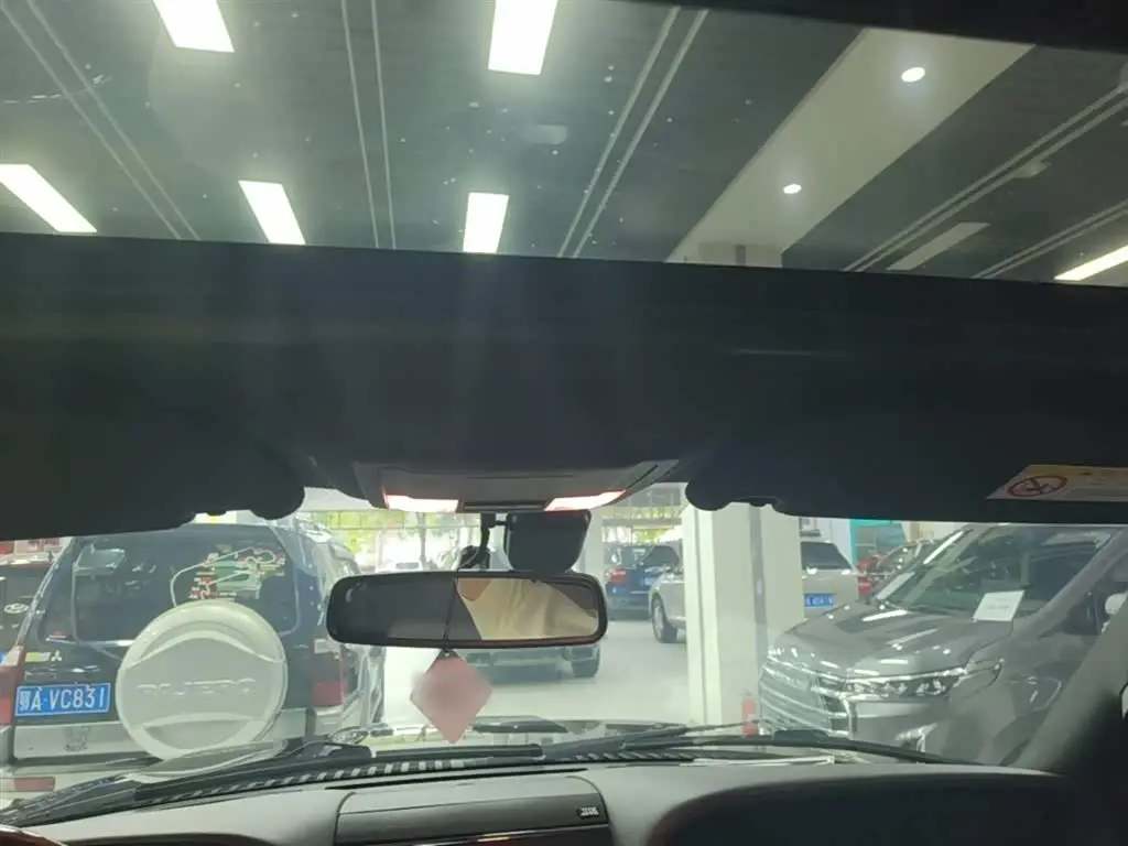 Lincoln Navigator 2016 — Photo 18/20