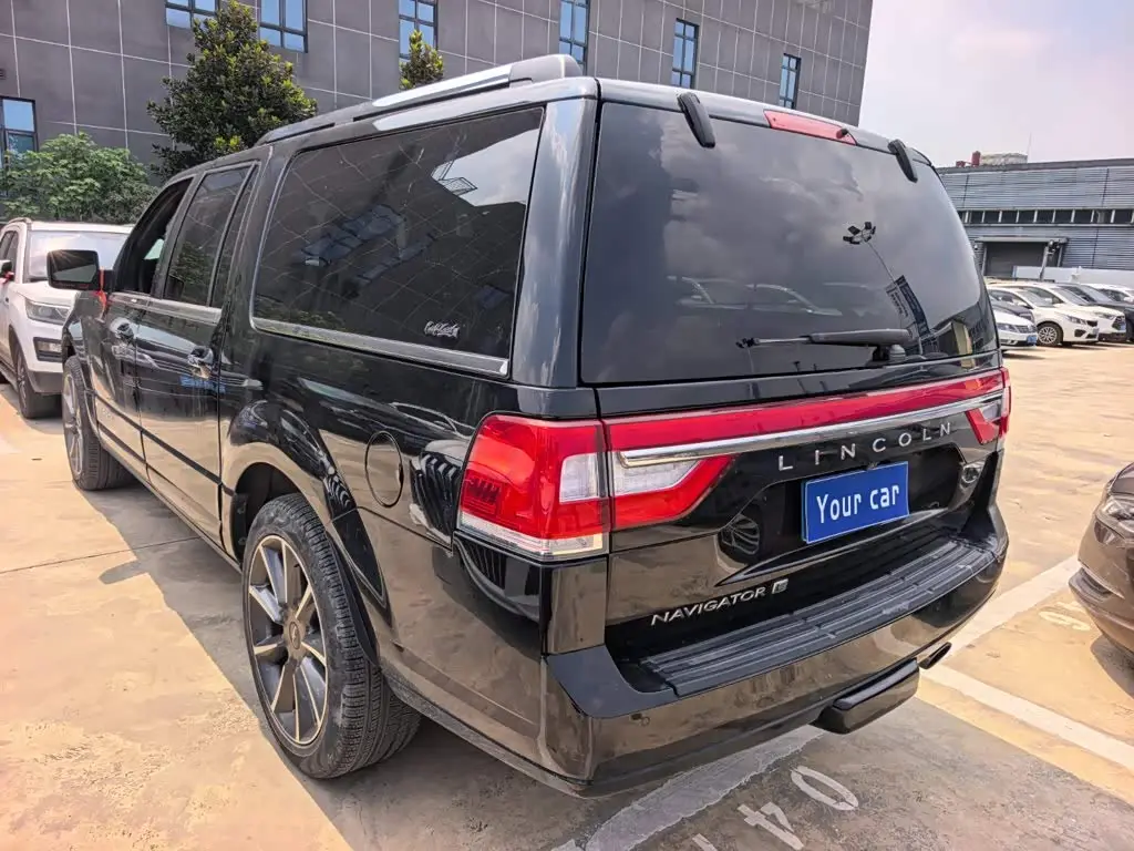 Lincoln Navigator 2017 — Photo 4/15