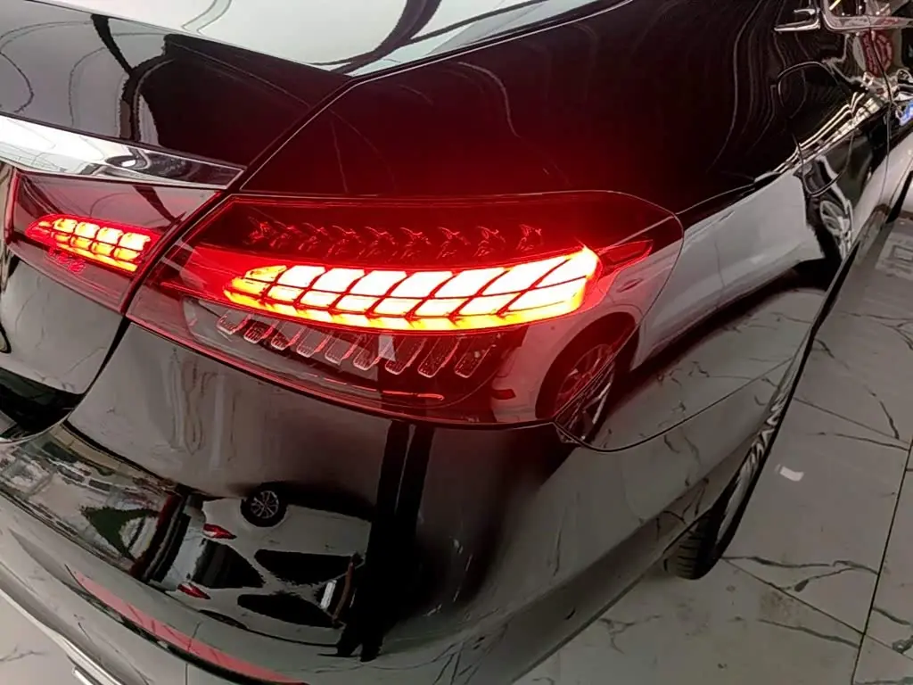 Mercedes-Benz E-Class 2023 — Şəkil 8/20