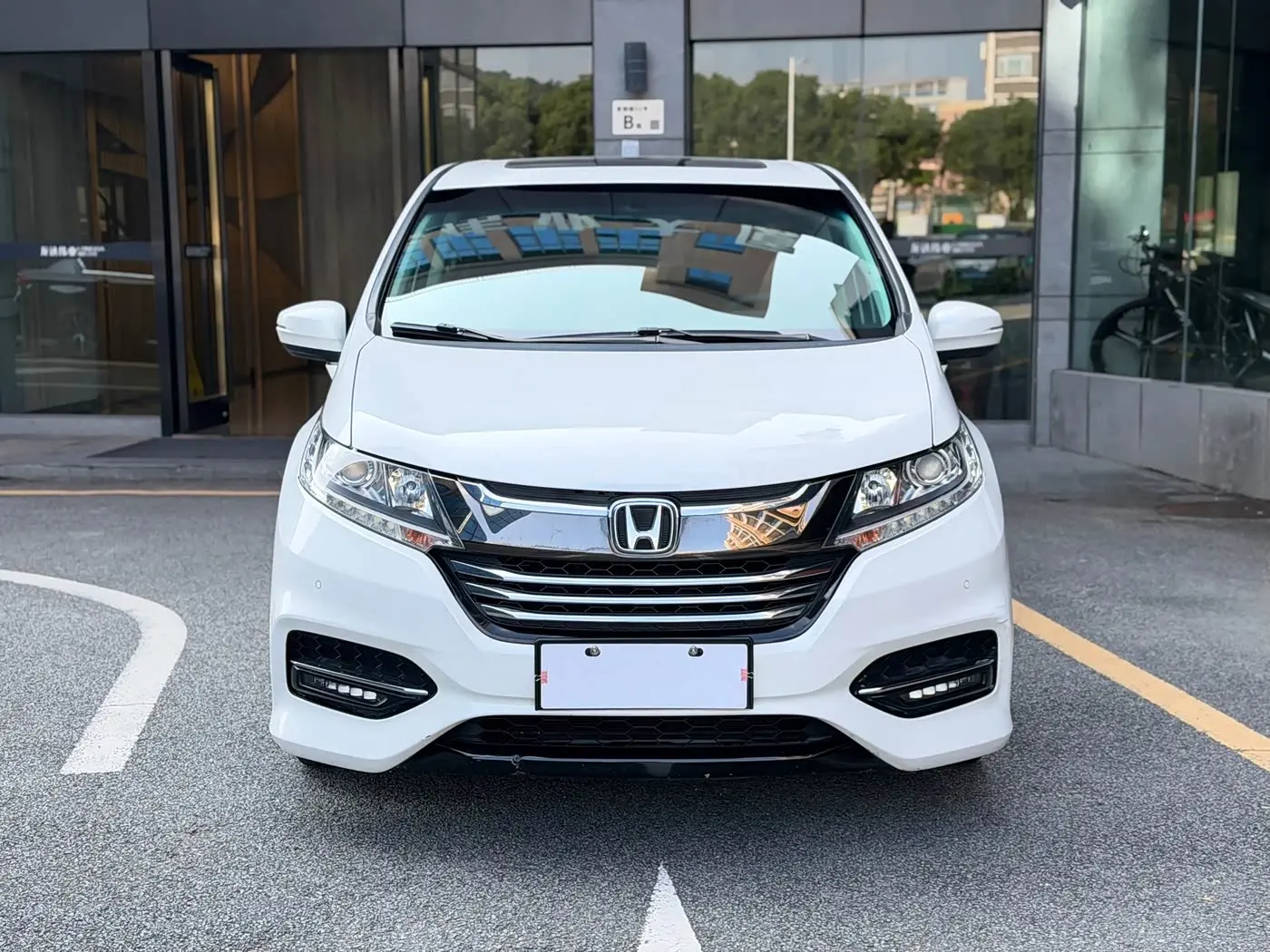 Honda Odyssey 2018 — Фото 2/20