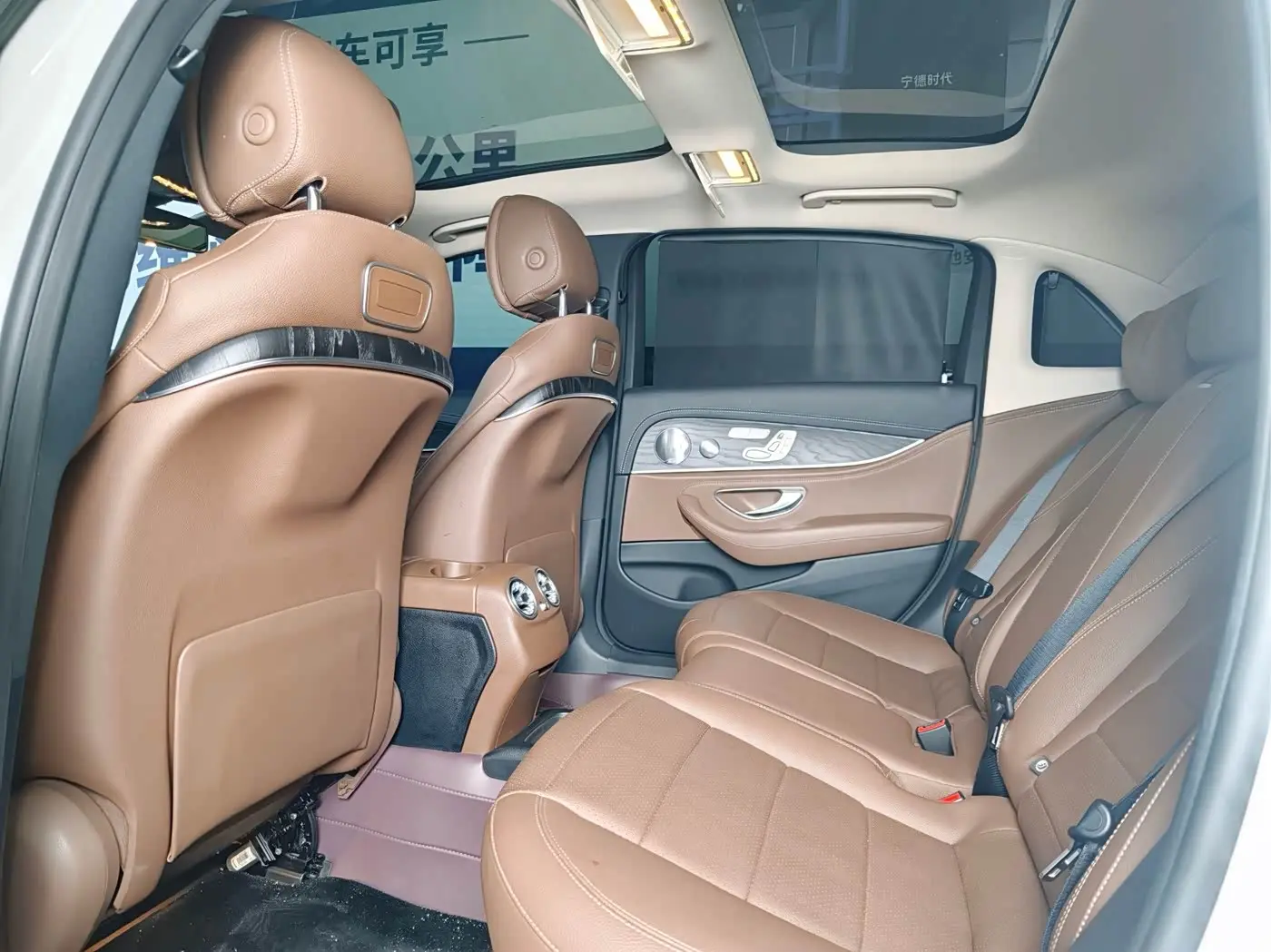 Mercedes-Benz E-Class 2020 — Photo 6/9
