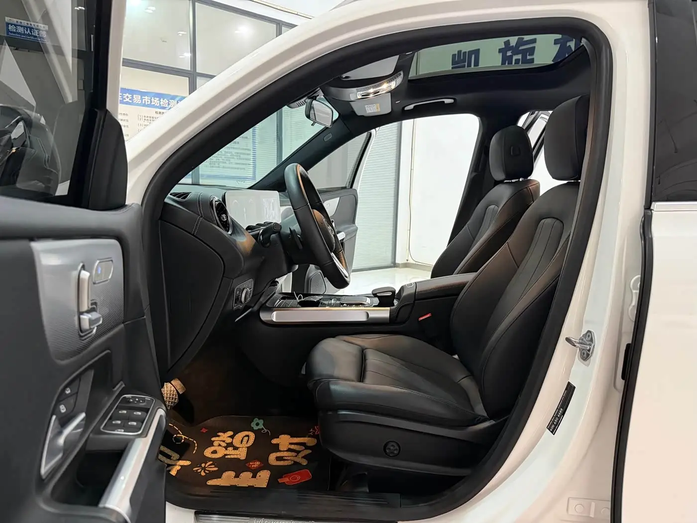 Mercedes-Benz GLB 2022 — Фото 8/20