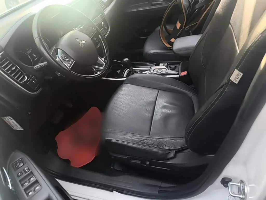 Mitsubishi Outlander 2019 — Şəkil 15/20
