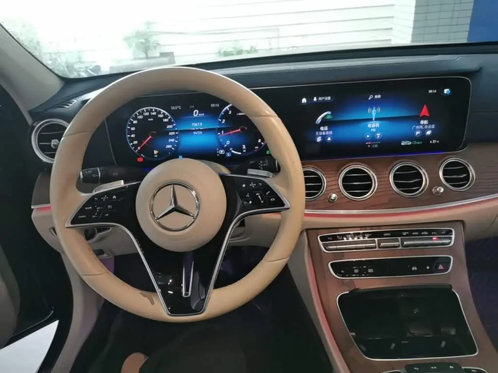 Mercedes-Benz E-Class 2022 — Photo 10/20