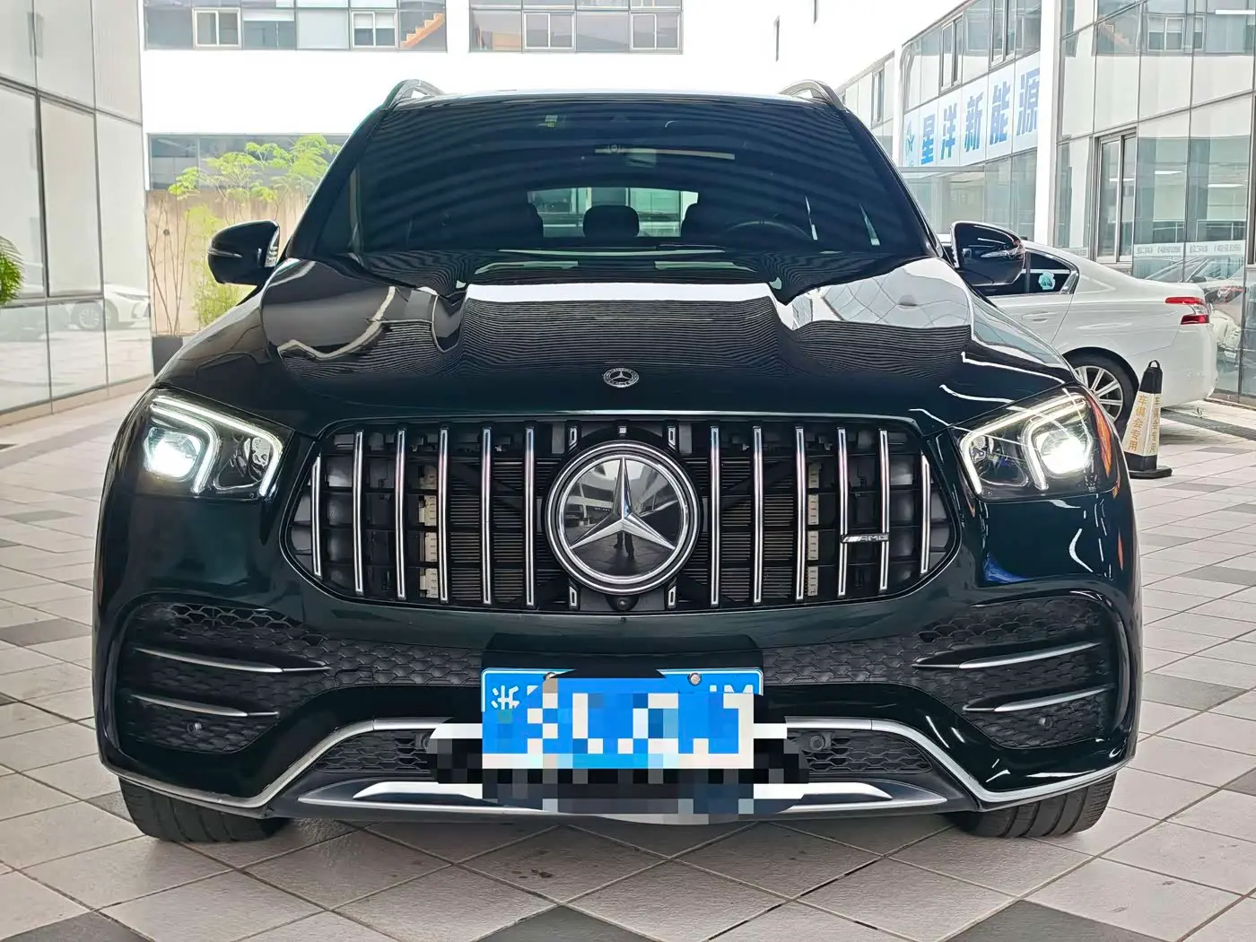 Mercedes-Benz GLE AMG 2023 — Photo 2/17