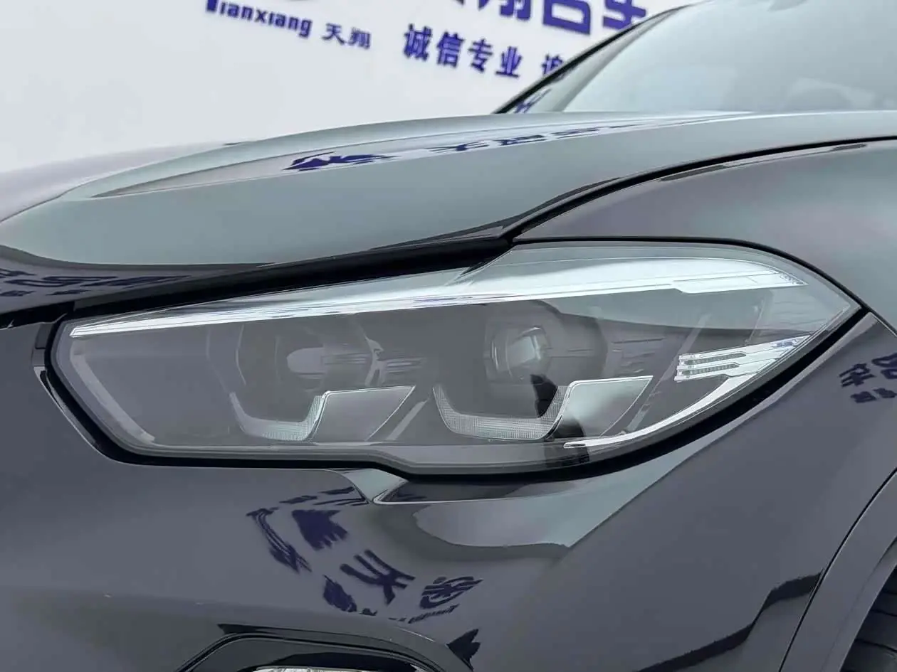 BMW X5 2023 — Photo 8/19