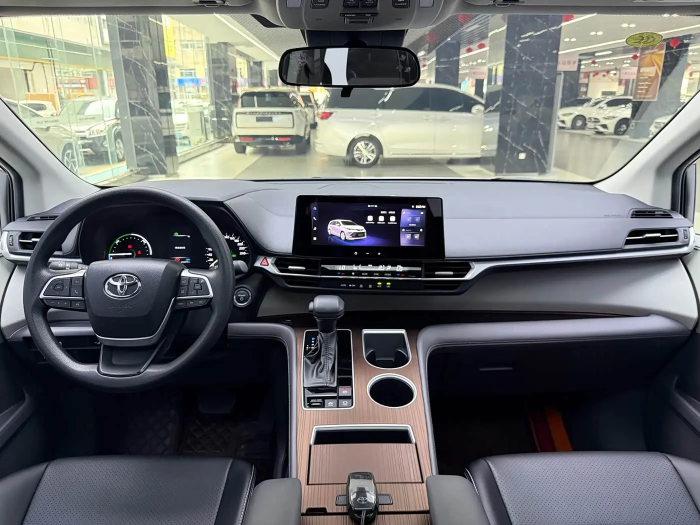 Toyota Sienna 2024 — ფოტო 13/20