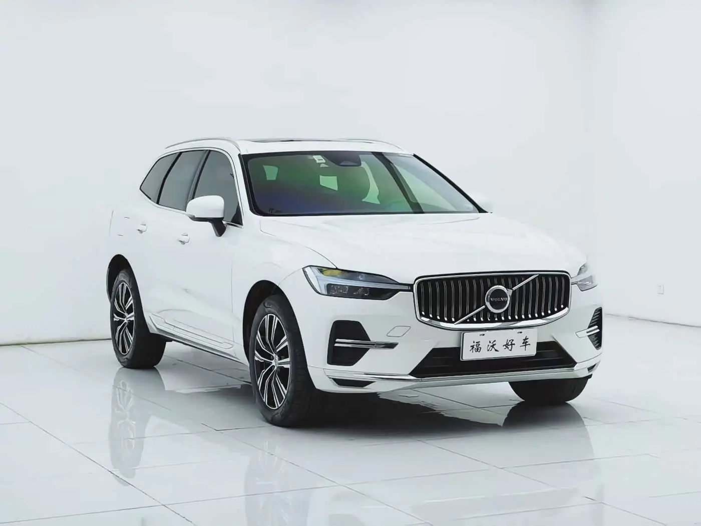 Volvo XC60 2021 — Фото 3/20
