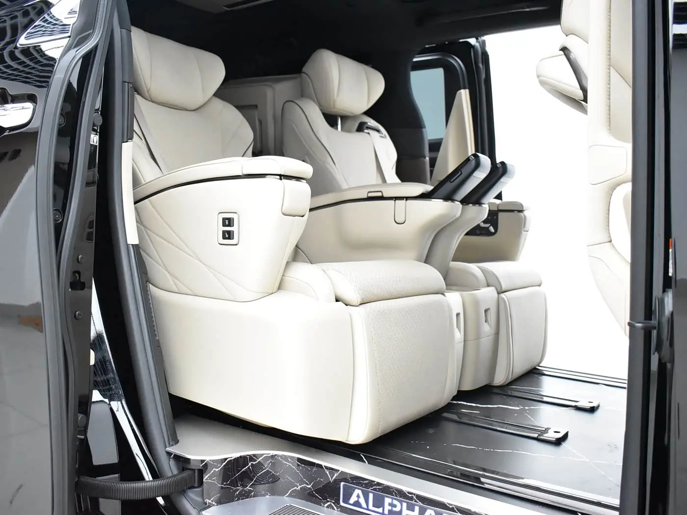 Toyota Alphard 2024 — Фото 20/20
