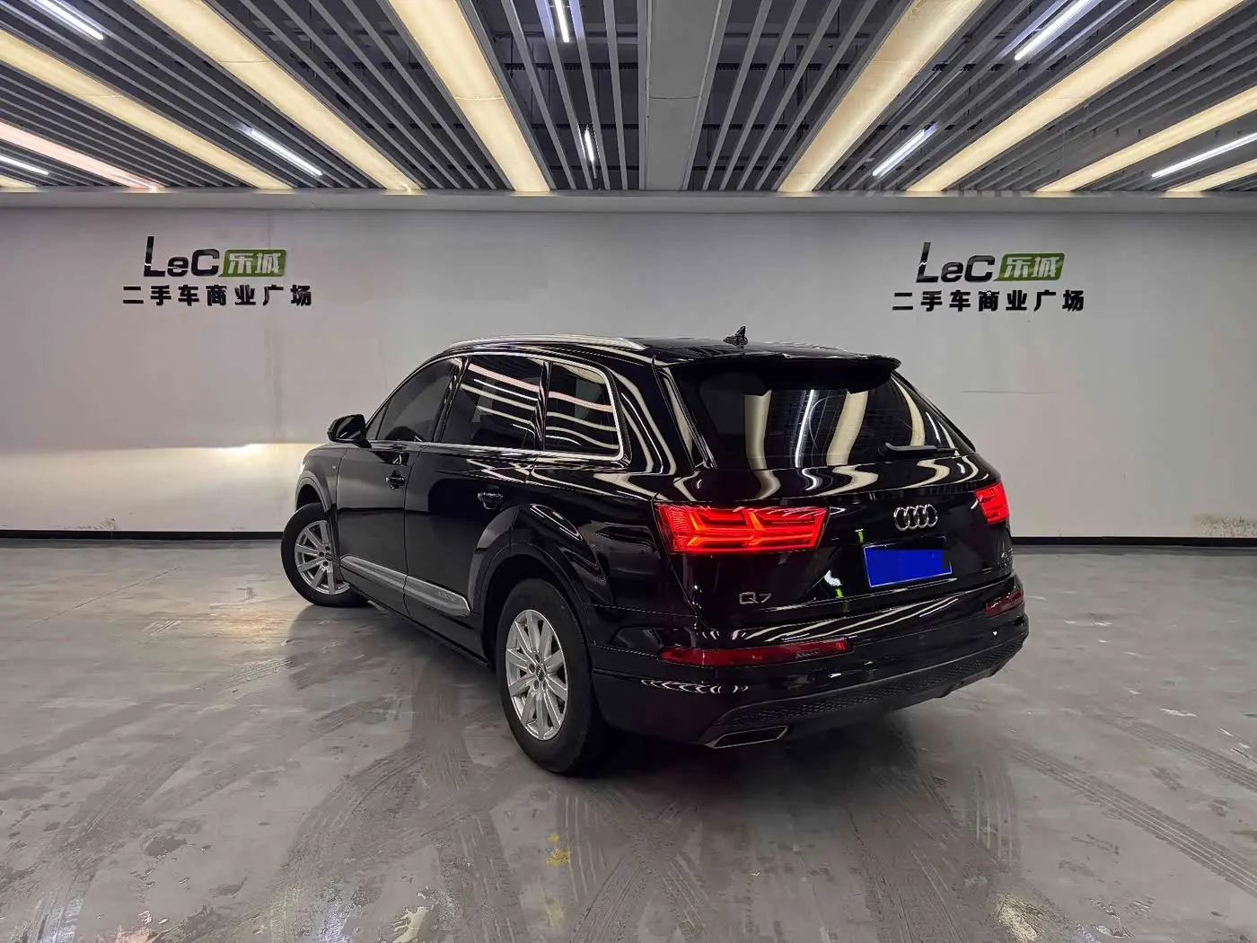 Audi Q7 2019 — Photo 6/20