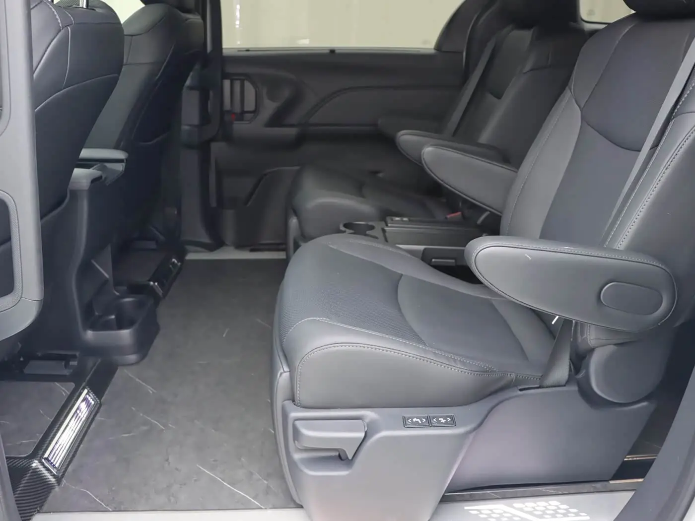 Toyota Sienna 2025 — Photo 15/20