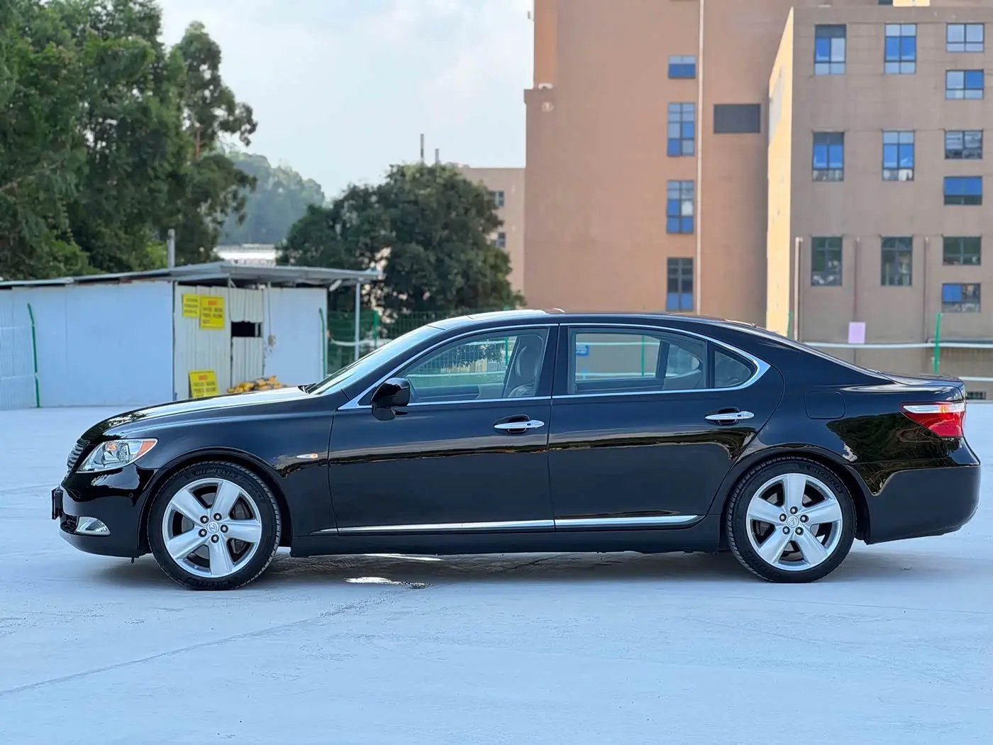 Lexus LS 2007 — Photo 6/13