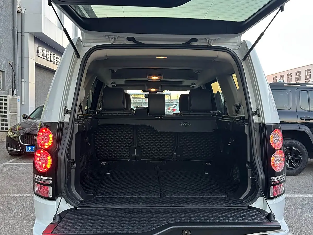 Land Rover Discovery 2015 — Şəkil 15/16