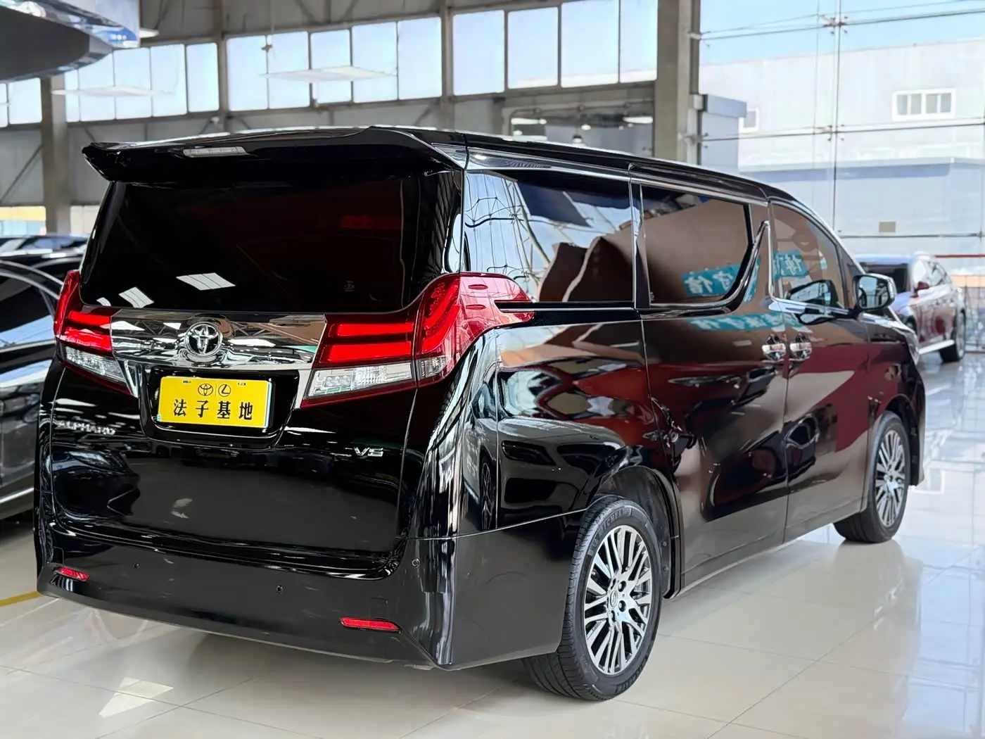 Toyota Alphard 2018 — Фото 20/20