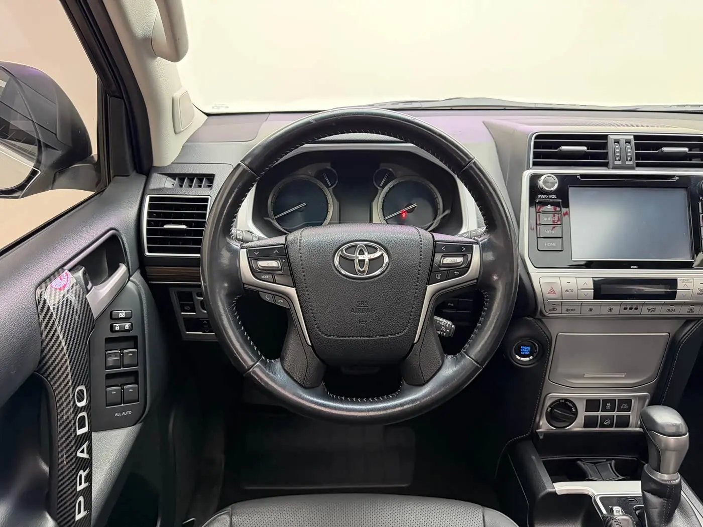 Toyota Prado 2019 — Photo 5/14