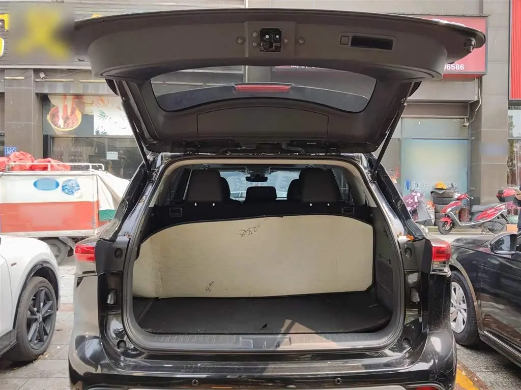 Toyota Highlander 2023 — Şəkil 18/20