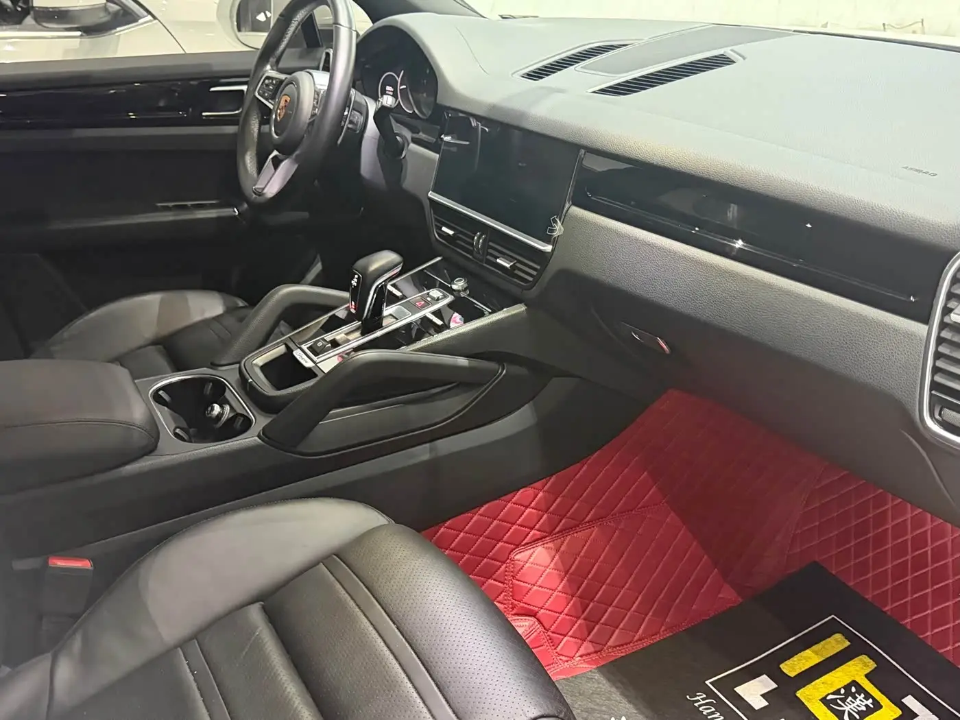 Porsche Cayenne 2018 — Photo 15/17