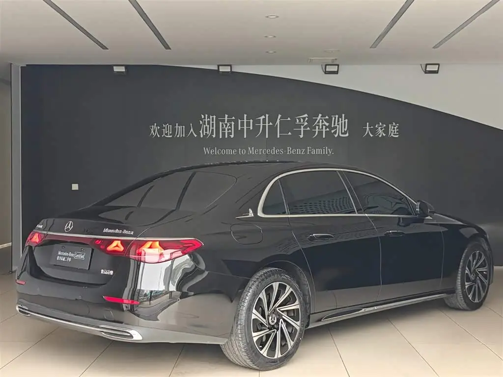 Mercedes-Benz E-Class 2025 — Фото 3/19