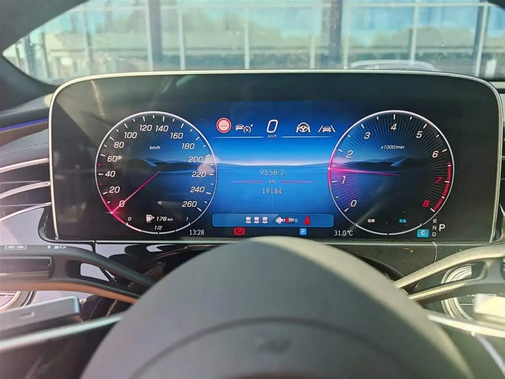 Mercedes-Benz E-Class 2025 — Фото 18/19
