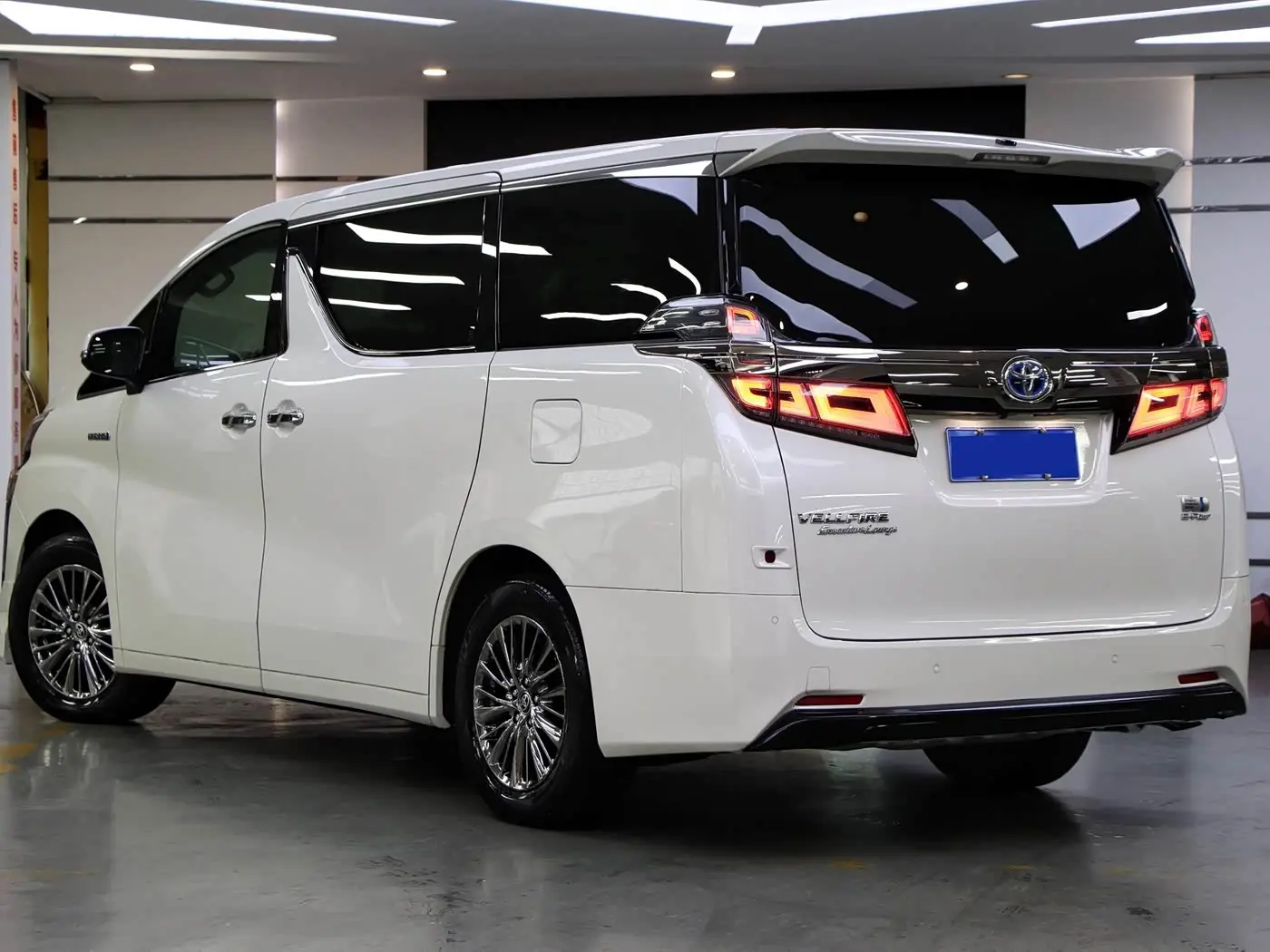Toyota Vellfire 2020 — Photo 4/20