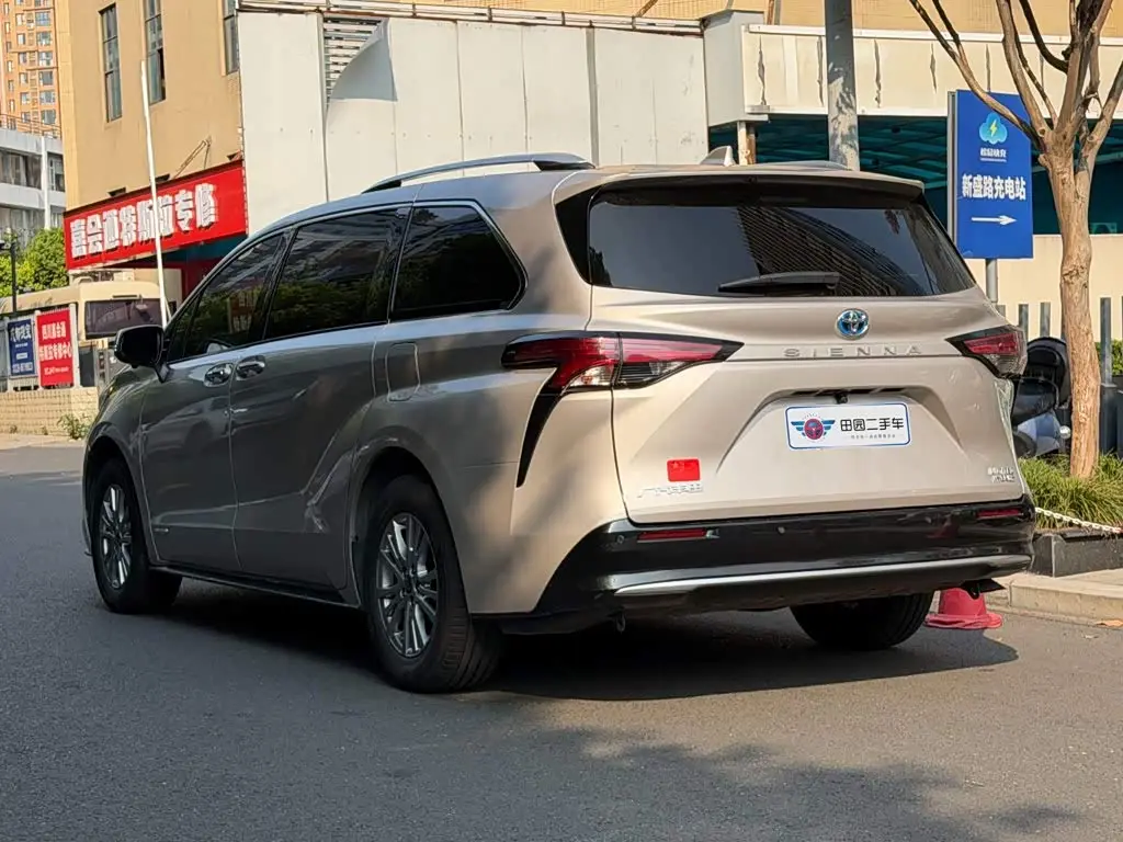 Toyota Sienna 2022 — Photo 4/14
