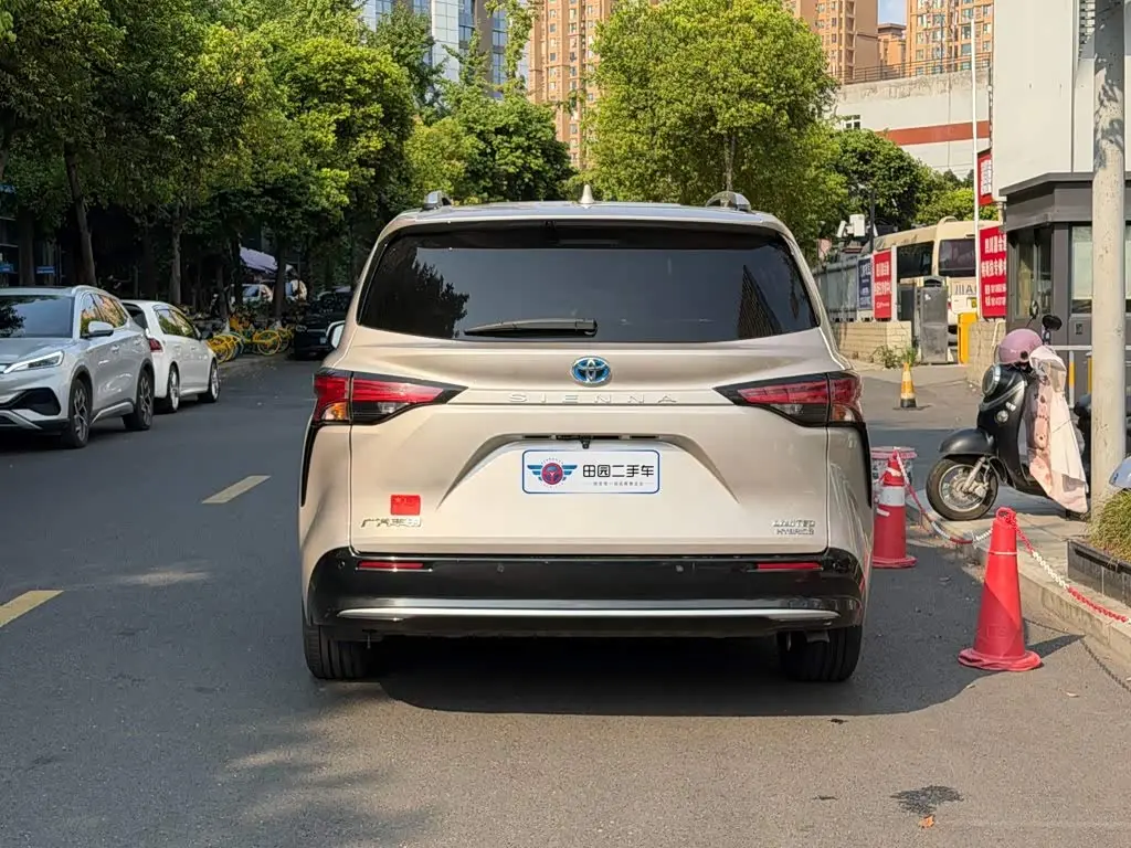 Toyota Sienna 2022 — Photo 5/14