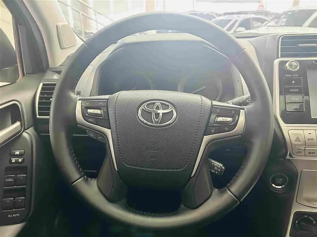 Toyota Prado 2020 — Photo 15/20