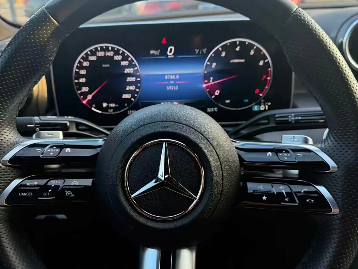 Mercedes-Benz C-Class 2024 — Фото 12/13