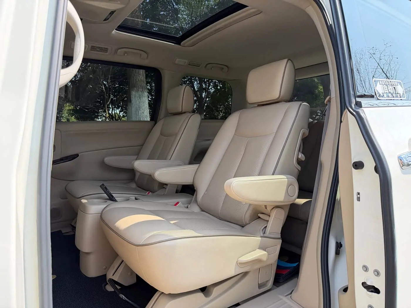 Nissan Quest 2018 — Фото 7/20