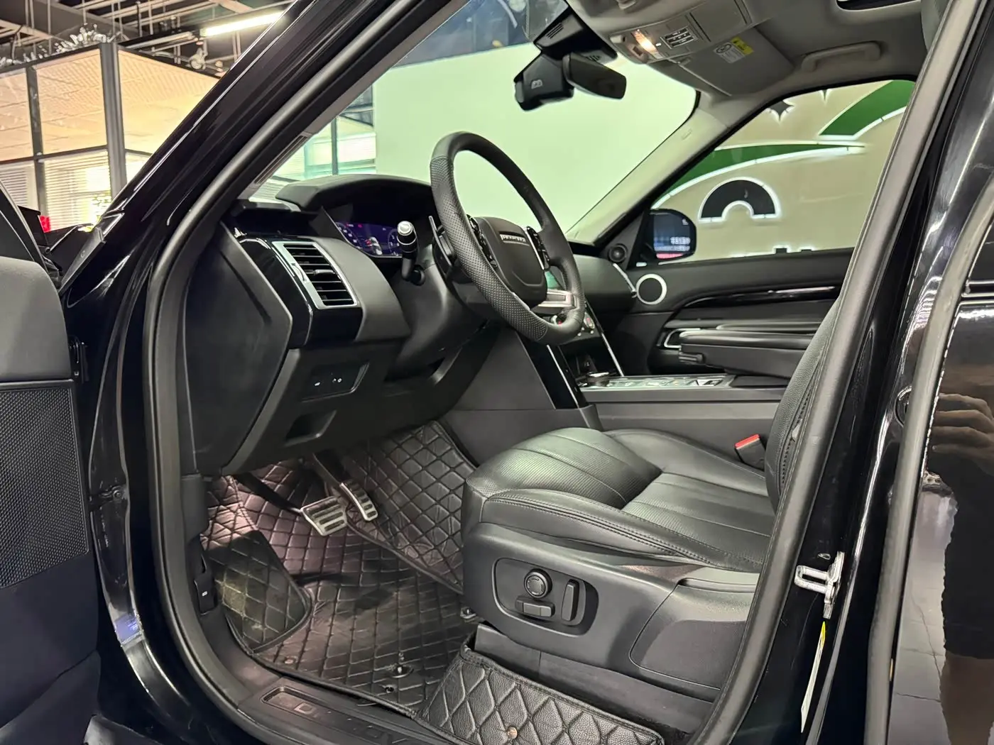 Land Rover Discovery 2020 — Photo 7/15