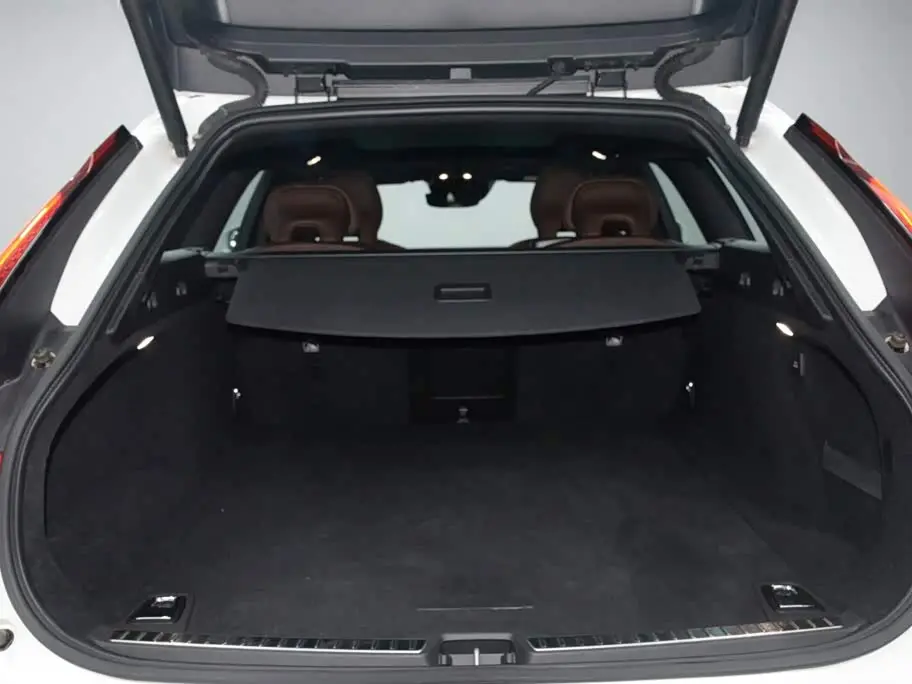 Volvo V90 2023 — Photo 16/20