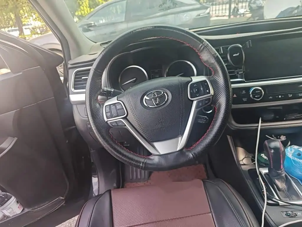Toyota Highlander 2020 — Фото 3/20