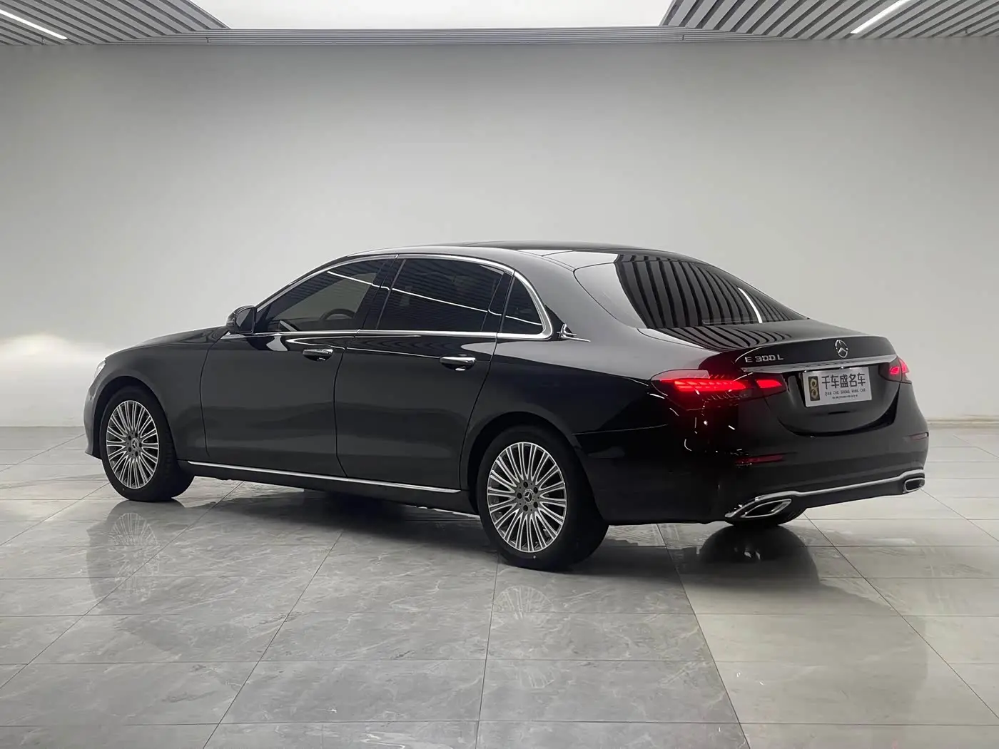 Mercedes-Benz E-Class 2023 — Photo 4/20