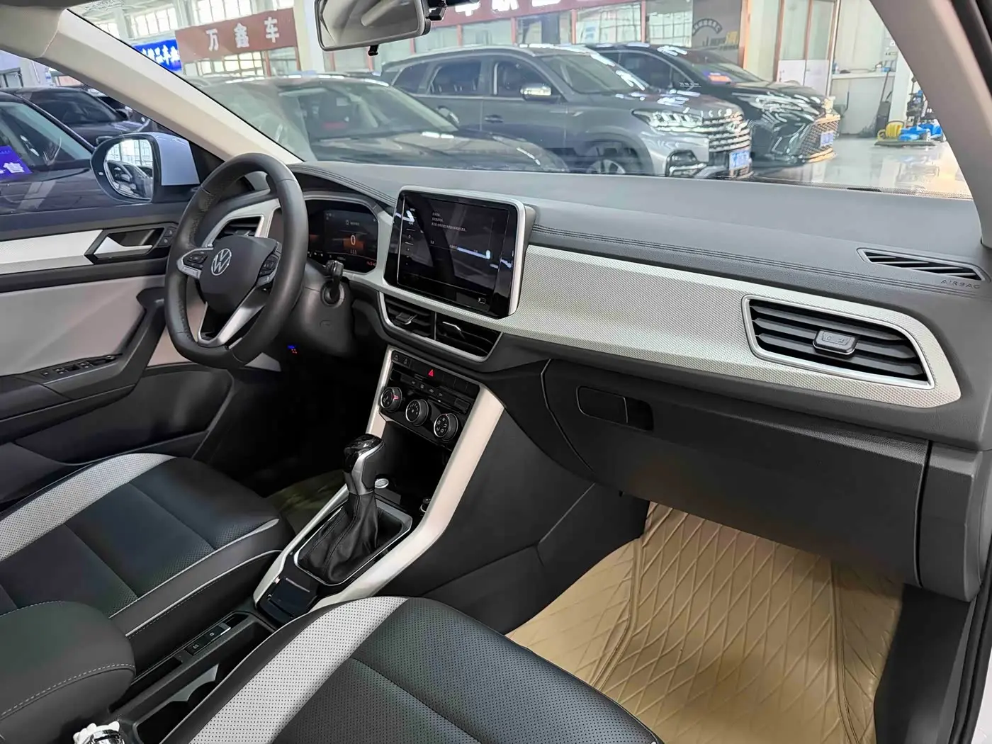 Volkswagen T-ROC 2024 — Фото 17/19