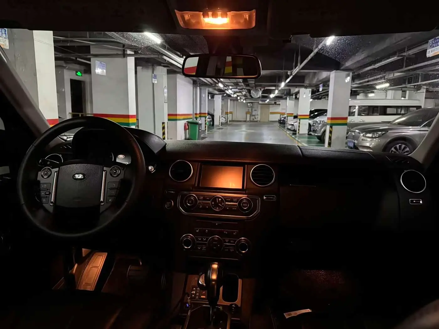Land Rover Discovery 2012 — Şəkil 12/19