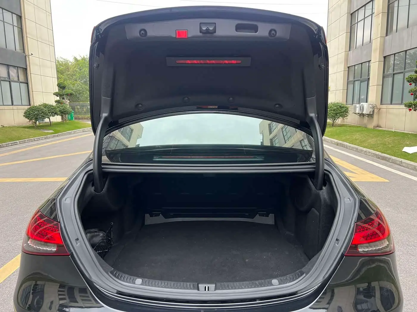 Mercedes-Benz E-Class 2020 — Photo 13/19