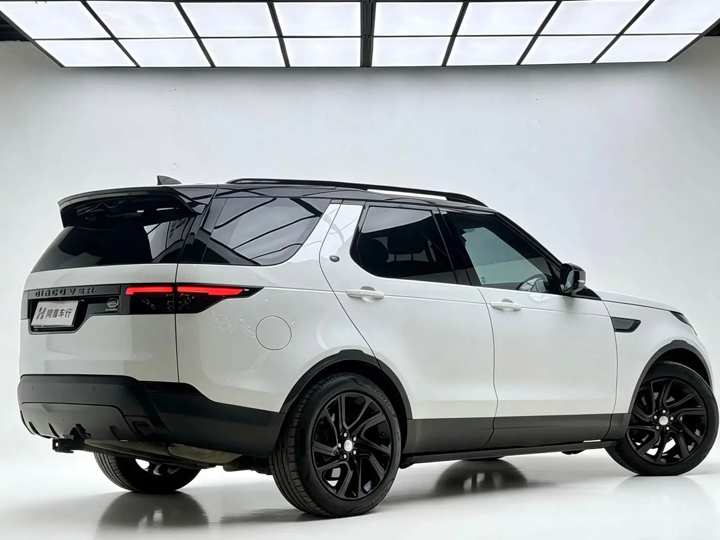 Land Rover Discovery 2018 — Photo 4/15