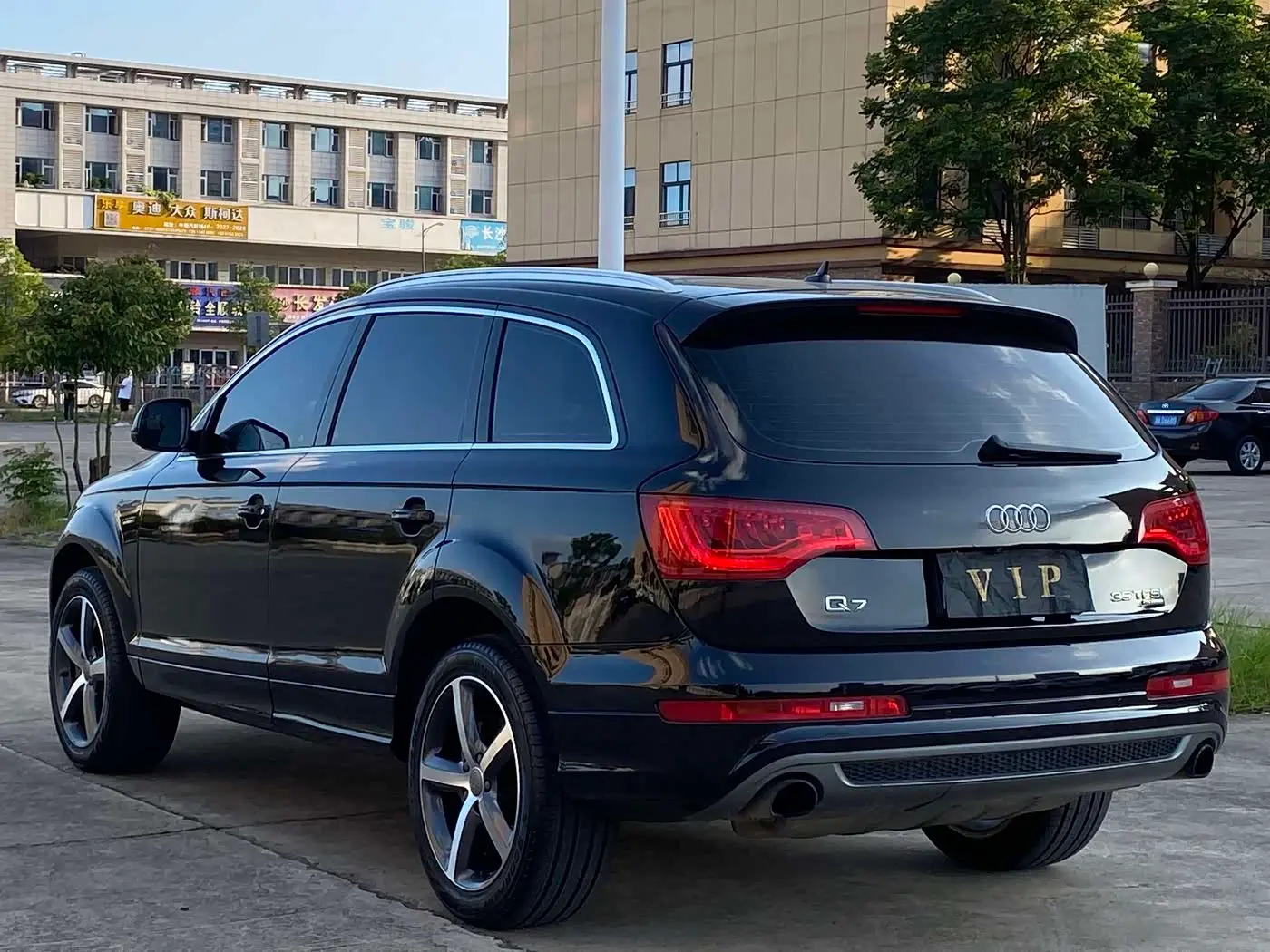 Audi Q7 2015 — Şəkil 7/13