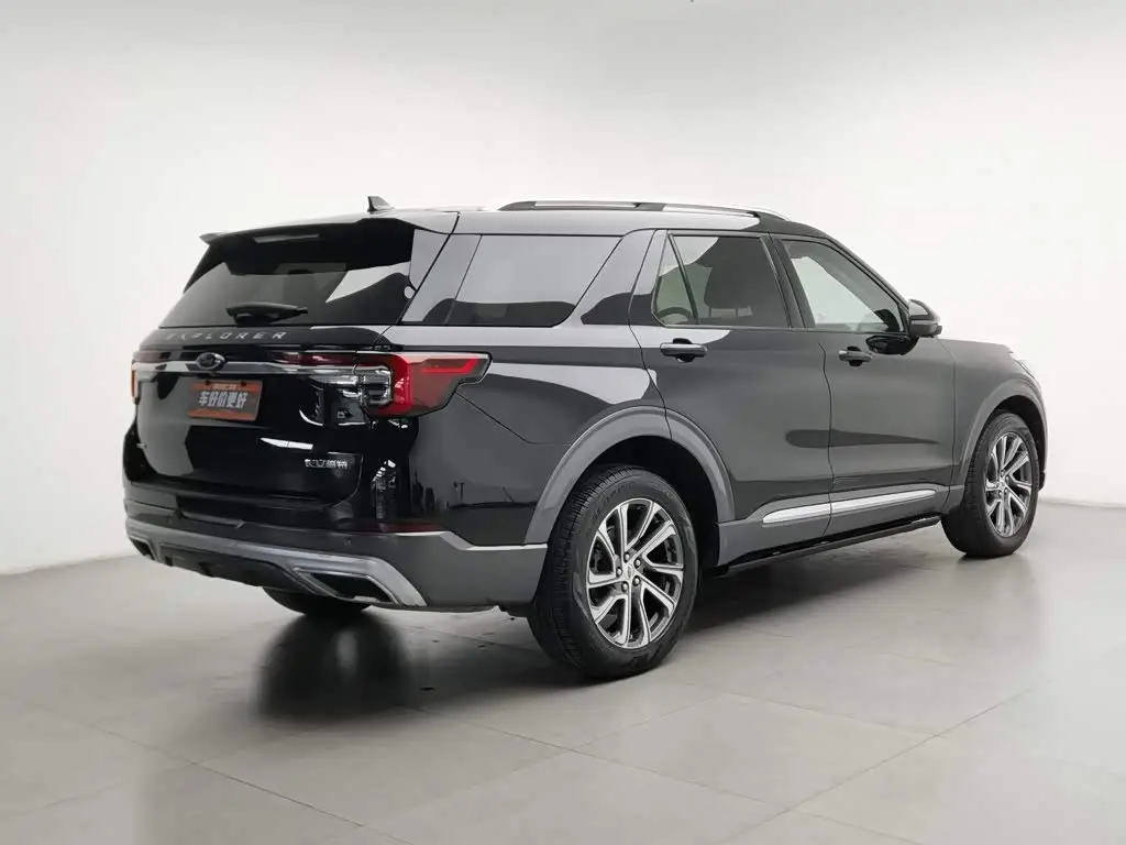 Ford Explorer 2024 — Фото 2/20