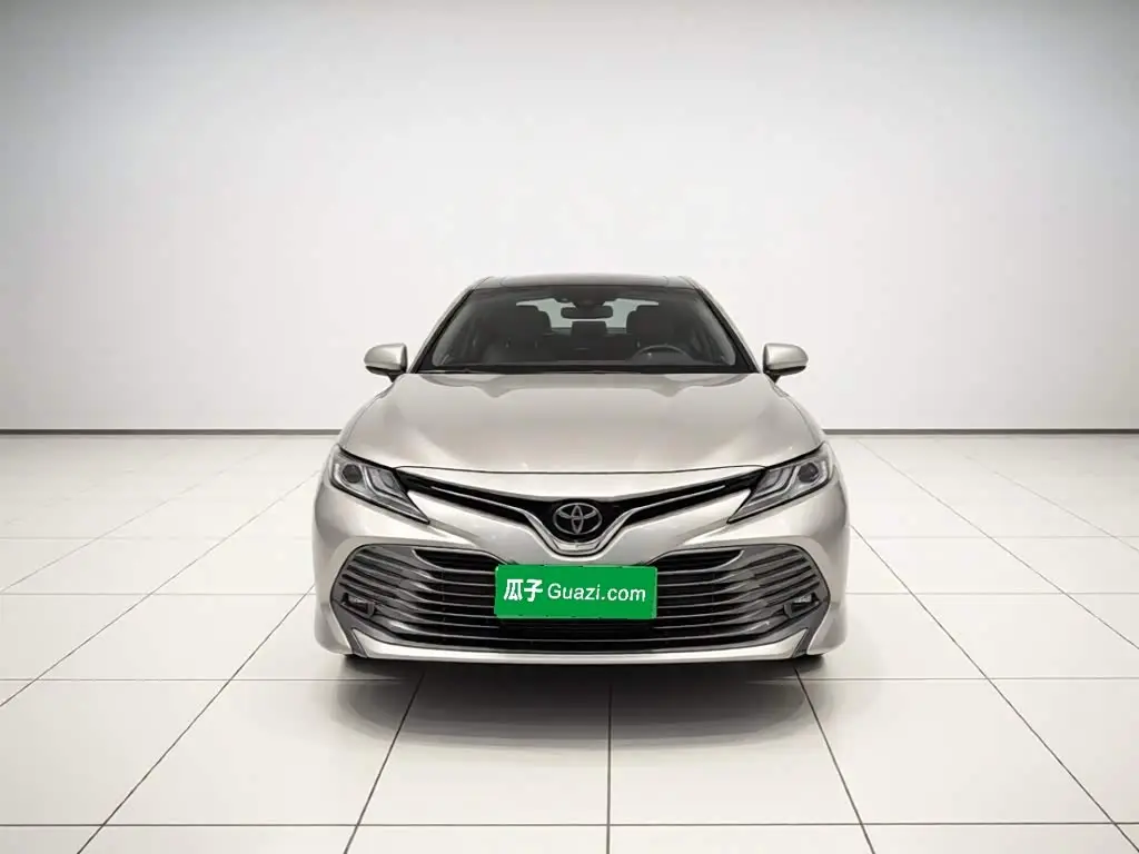 Toyota Camry 2019 — Photo 2/20