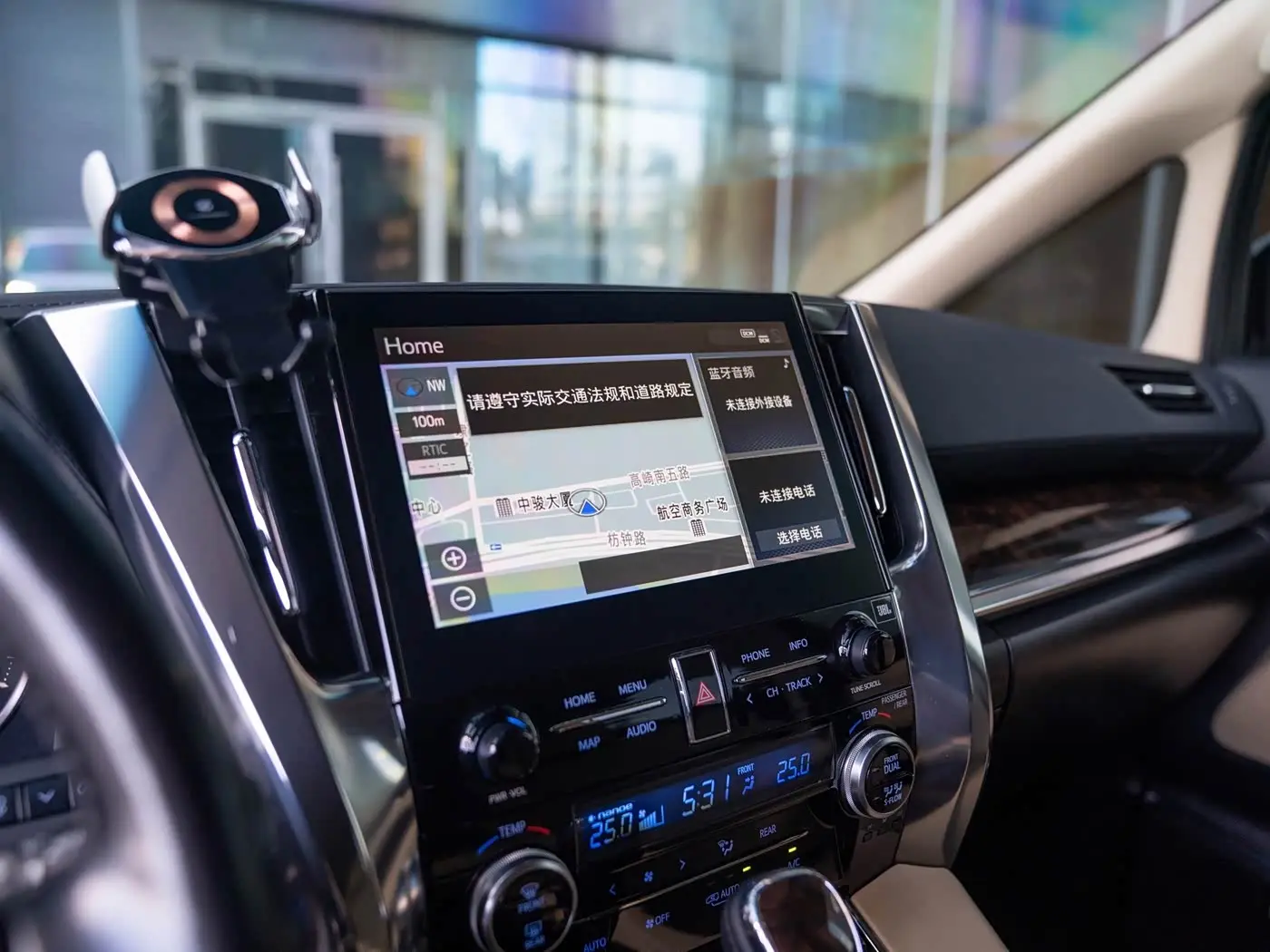 Toyota Alphard 2021 — Photo 9/18